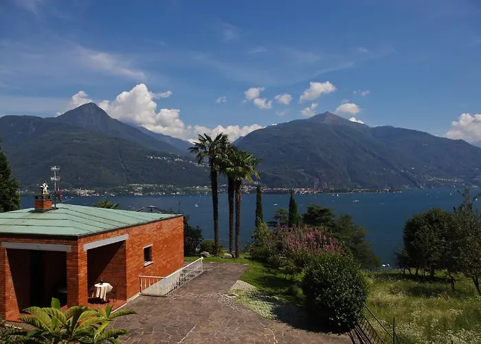 Apartment Red House Cremia